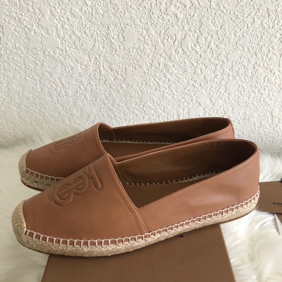 X SOLD X  BURBERRY Motif Lambskin Espadrilles - Picture 7 of 7